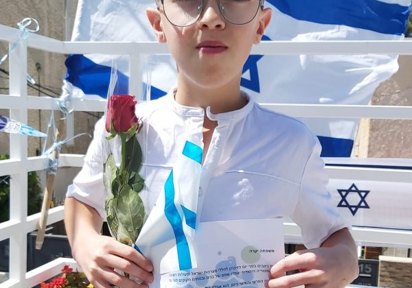 במסגרת מיזם “קבוצת הורים בקריות” בראשותו של קובי פינטו, התנדבנו לחלק מכתבים ופרח למשפחות שכולות מהקריות